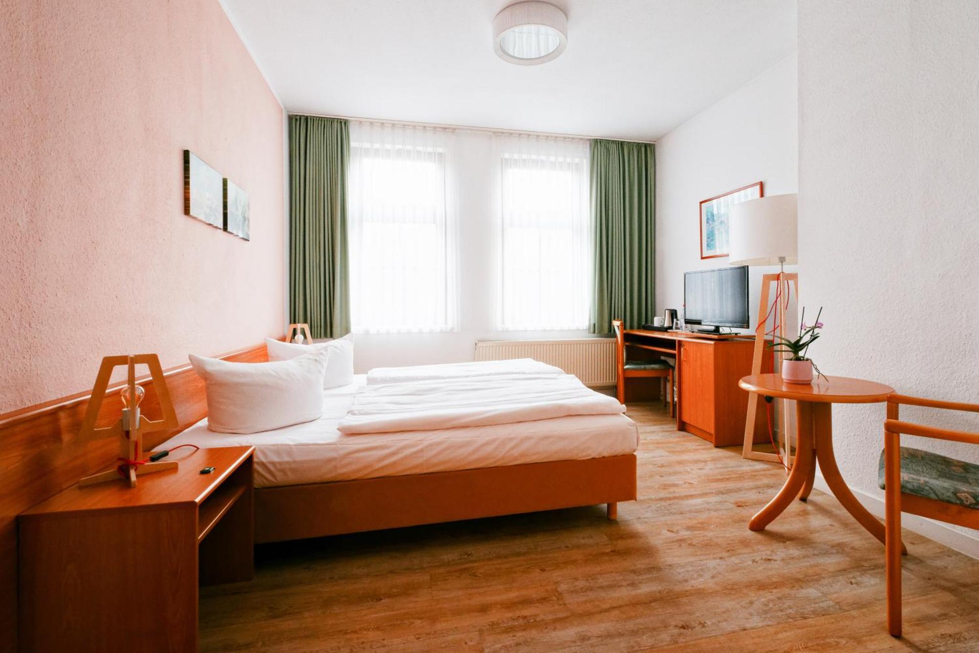 Landhaus Falkenstein ทัมบัค-ดีทฮัตซ์ ภายนอก รูปภาพ